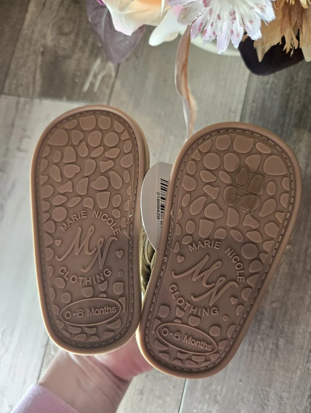 NWT Marie Nicole Metallic Gold Bow Baby Girl Sandals 0–6M